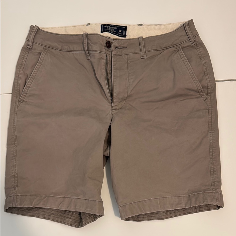Abercrombie & Fitch Men's Khaki Flat Front Shorts